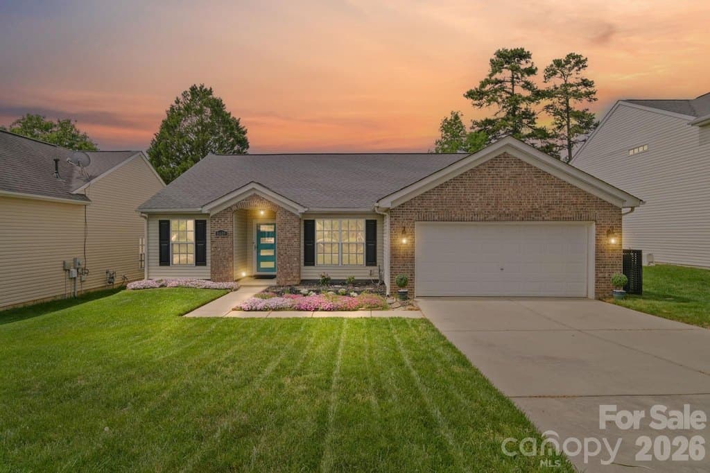 8409 Ewen Cir, Charlotte