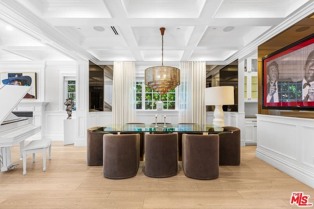 5000 Petit Ave, Encino