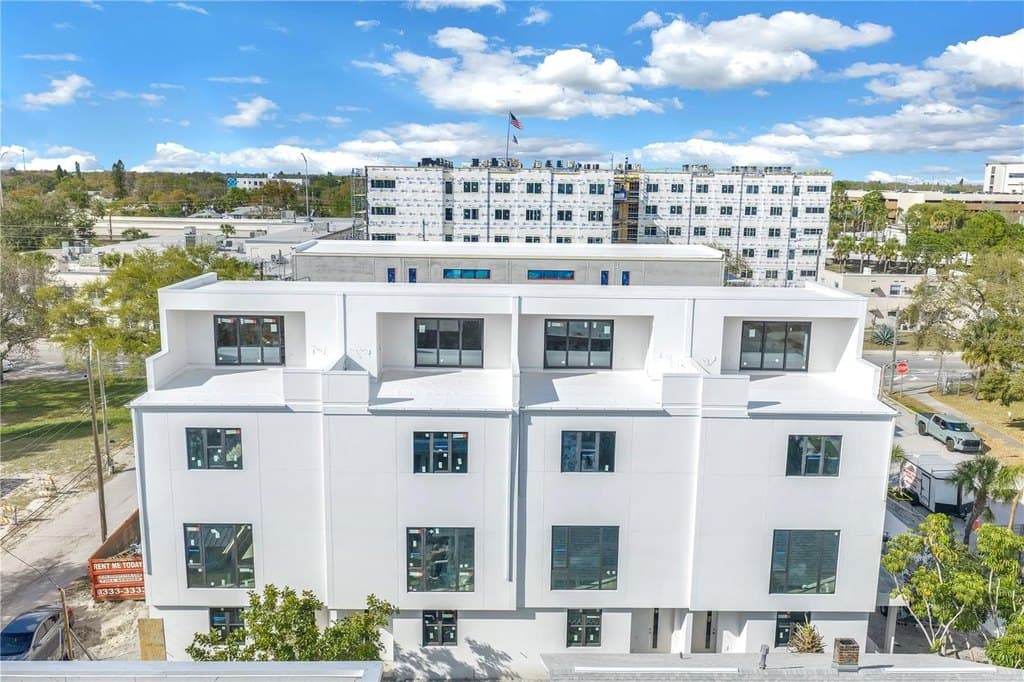 364 14th St N Apt 1, Saint Petersburg