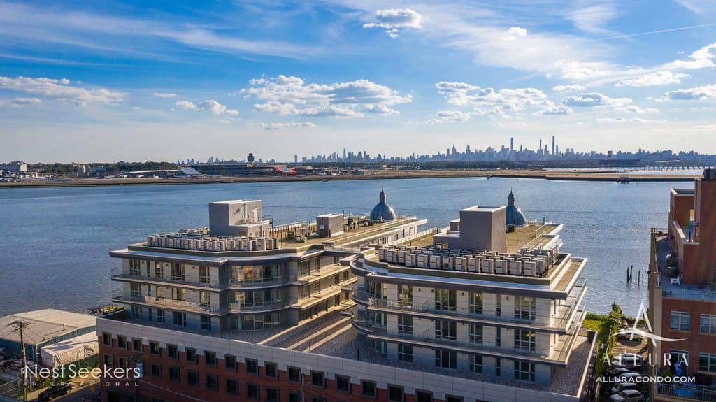 109-9 15th Ave Ph N01