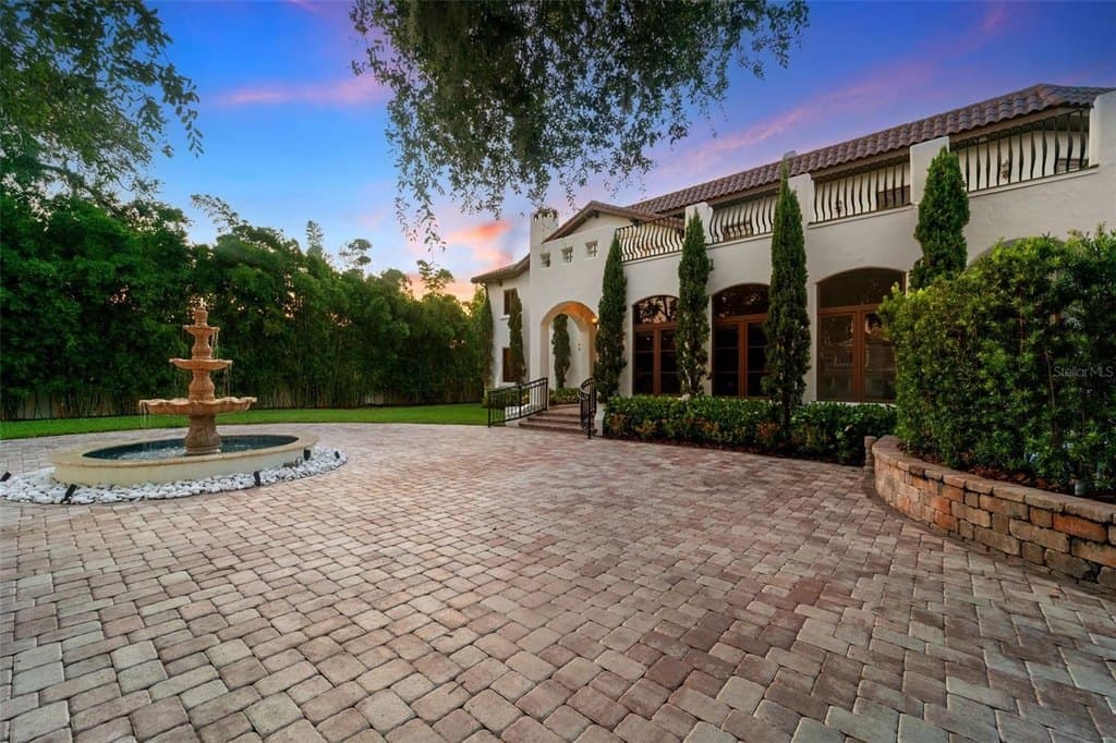 4555 W Swann Ave, Tampa