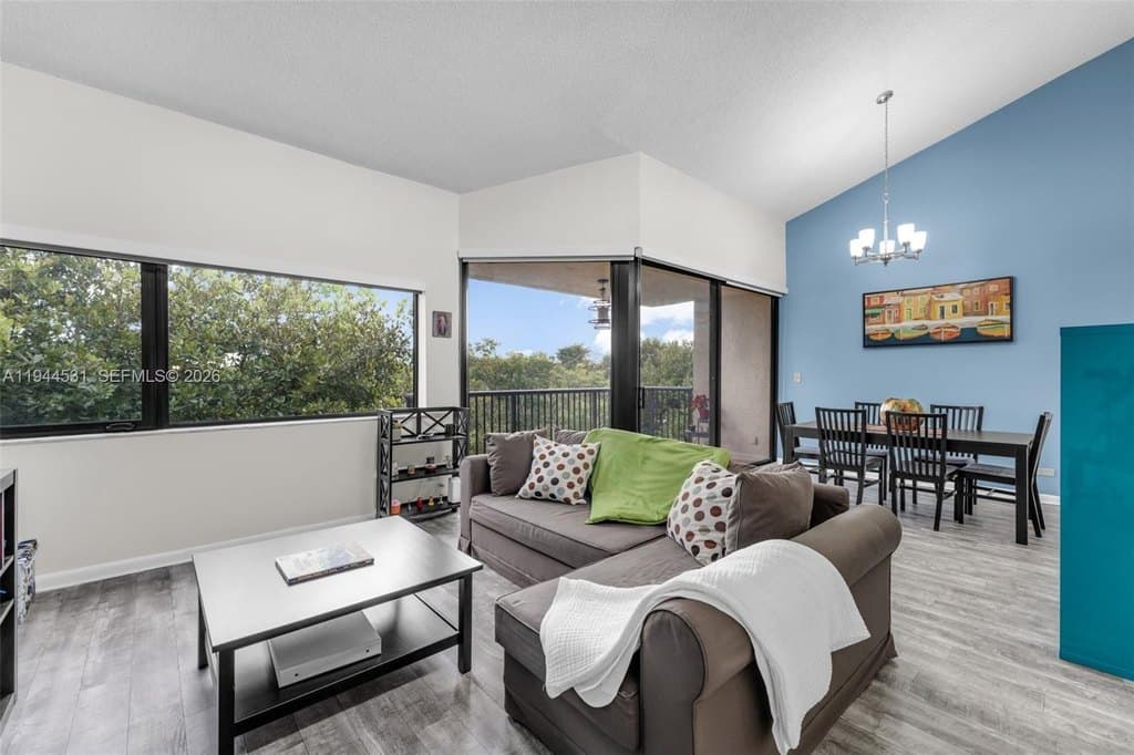 6701 SW 116th Ct Apt 406