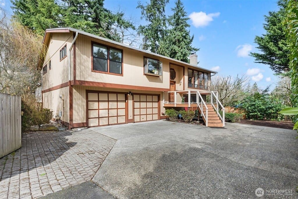 8844 SE 37th St, Mercer Island