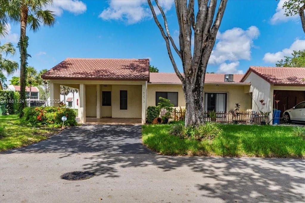 16273 Laurel Dr Unit 7, Weston