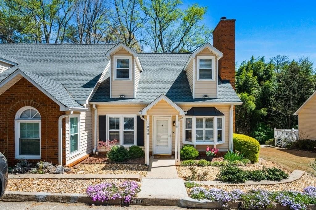 1050 Sasha Ln, Roswell