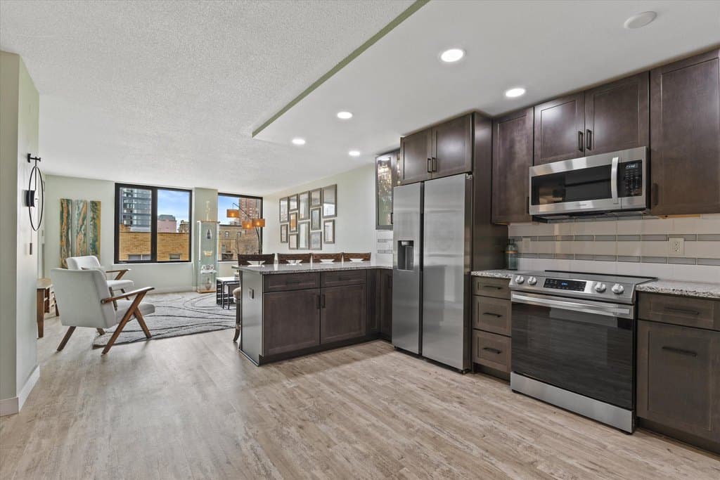 929 N Astor St Unit 305, Milwaukee