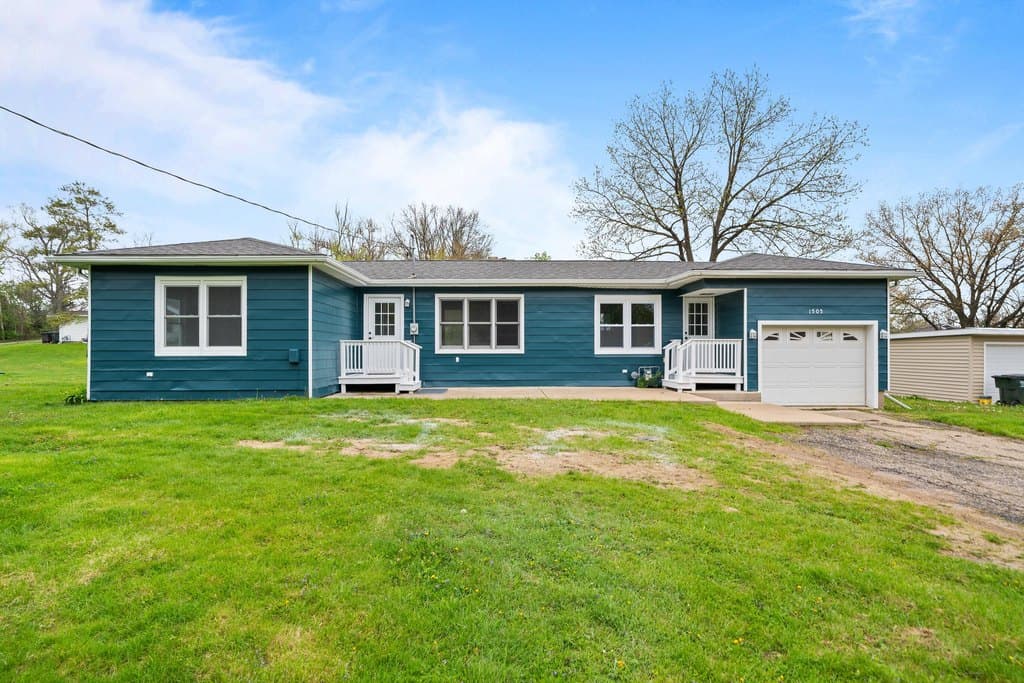 1505 Conant St, Lake Geneva