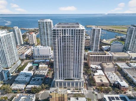 275 1st Ave S Unit 4202