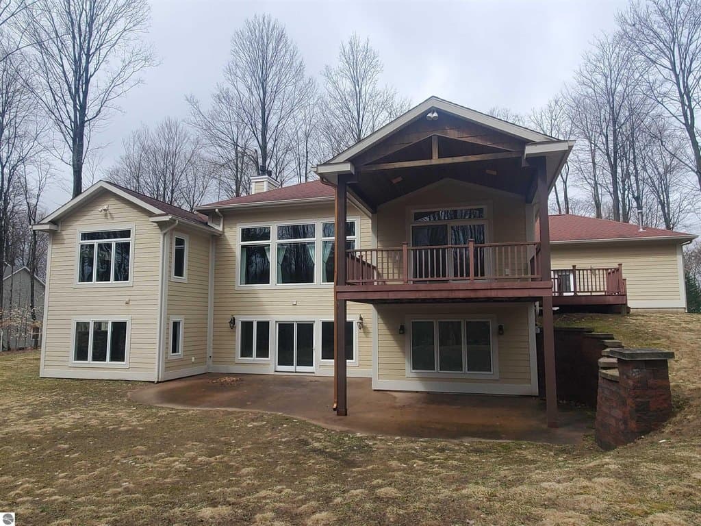 2594 Blue Meadow Dr, Traverse City