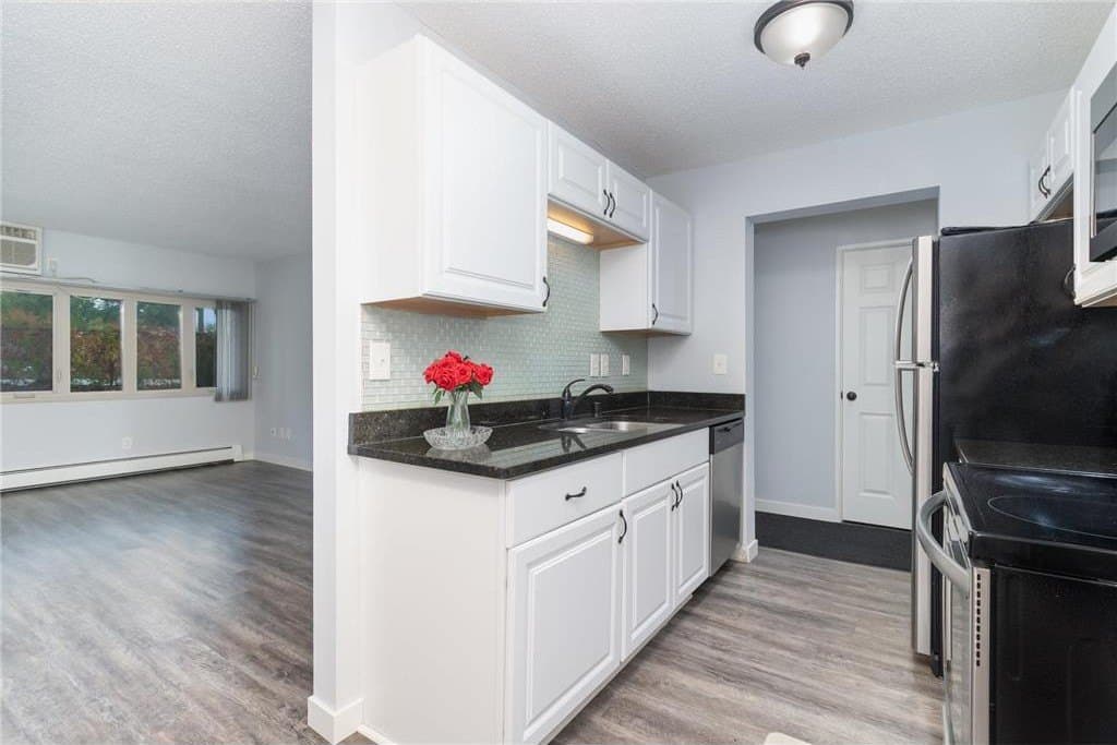 4351 Parklawn Ave Unit 7E, Edina