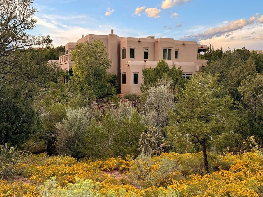 1055 Camino Real, Santa Fe