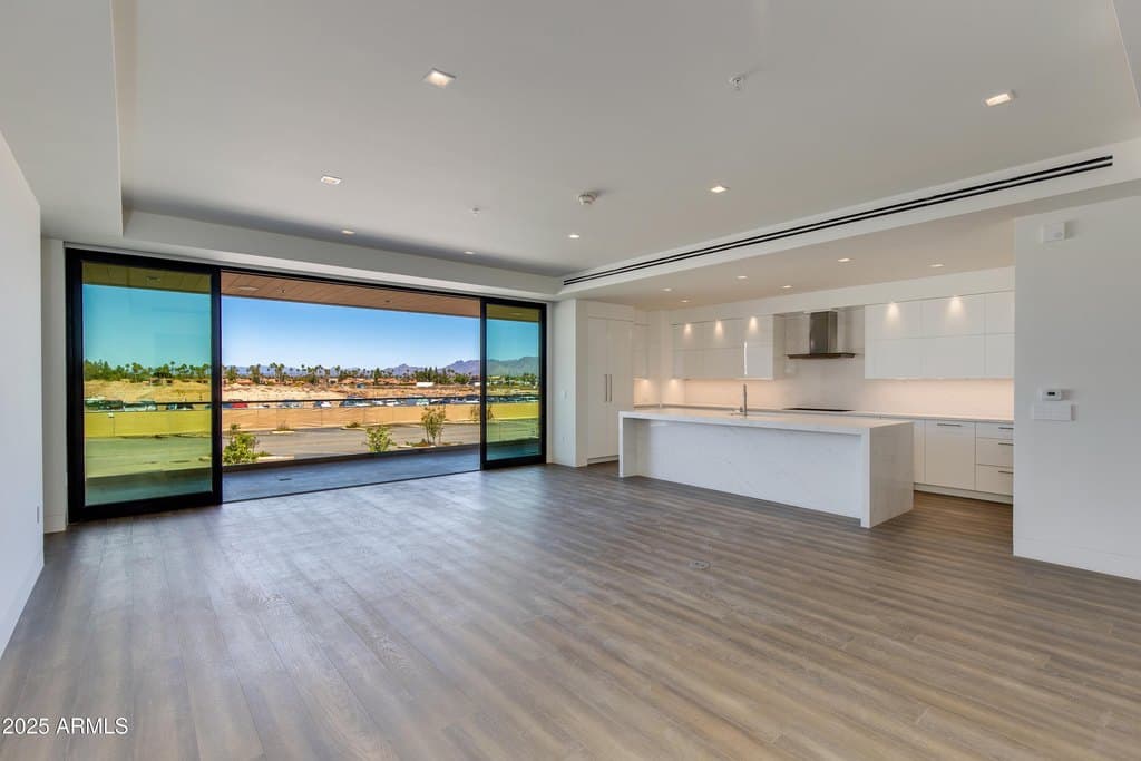 6587 N Palmeraie Blvd Unit 2011, Paradise Valley