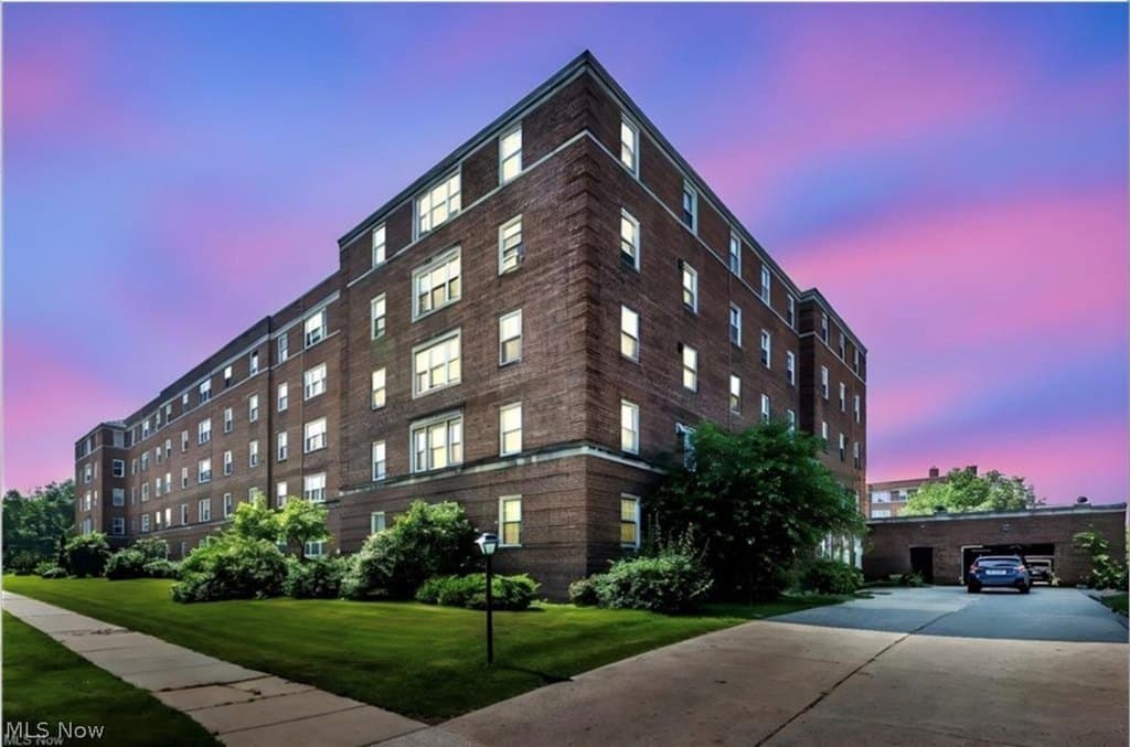 13800 Fairhill Rd, Shaker Heights