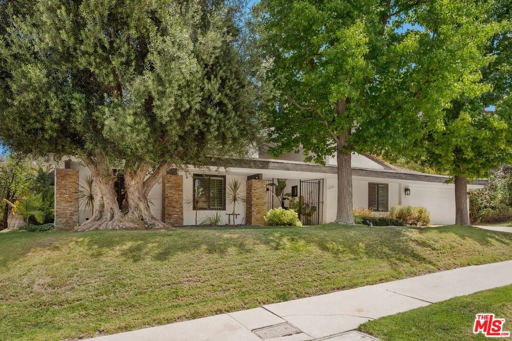 18360 Lake Encino Dr