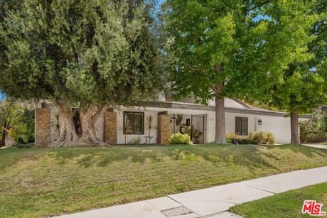 18360 Lake Encino Dr