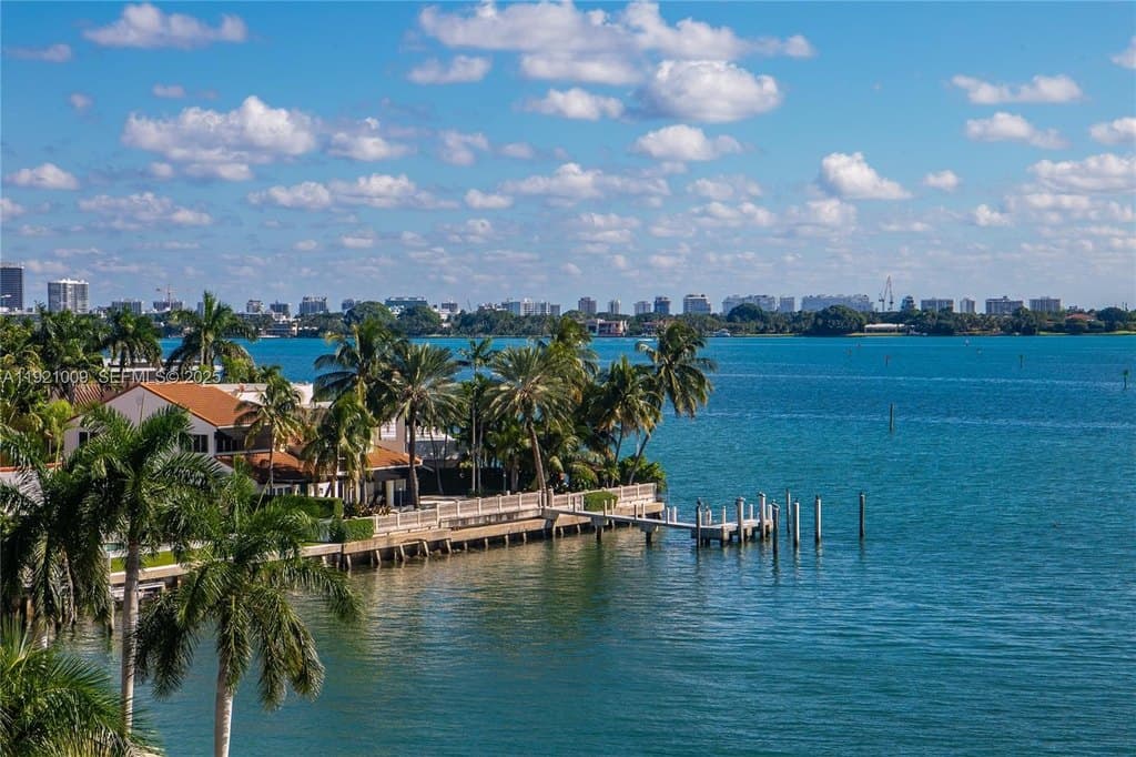 1800 NE 114th St Apt 603