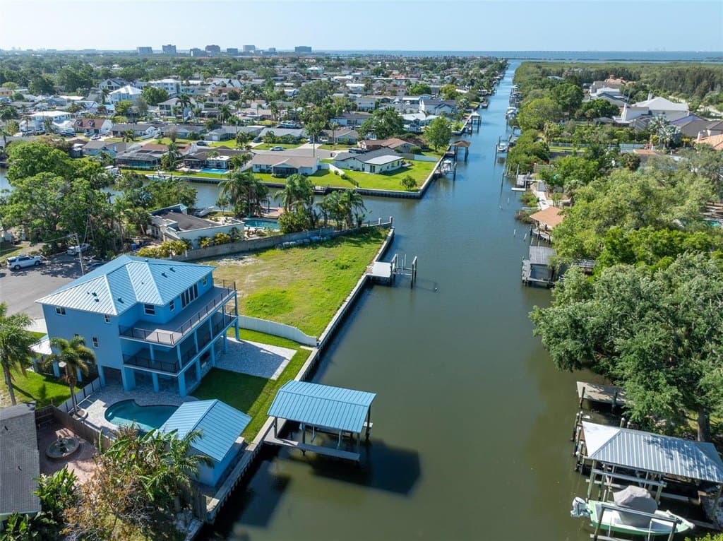 8717 Driftwood Dr, Tampa