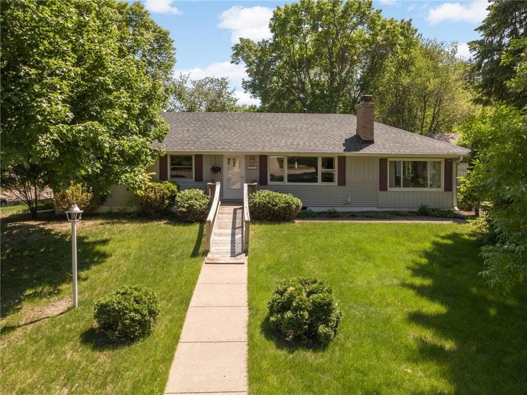 5009 Holiday Rd, Minnetonka