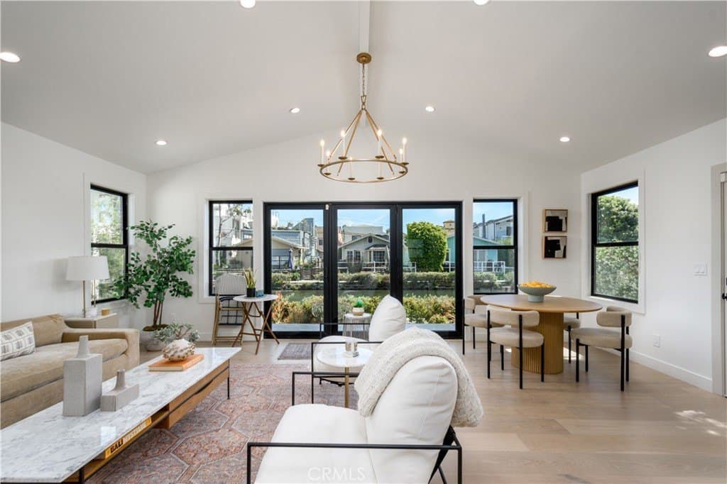 223 Howland Canal, Venice