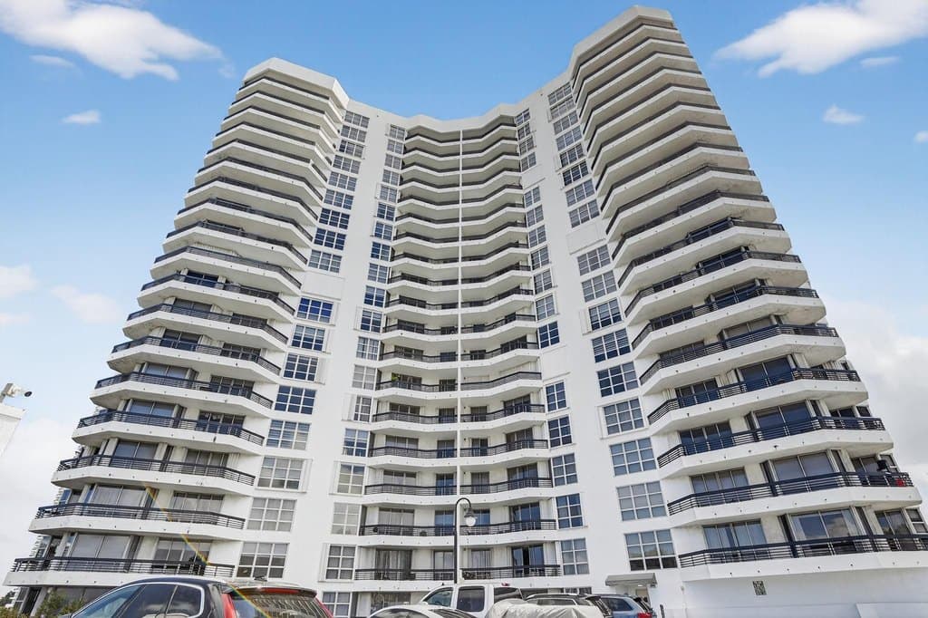 3400 NE 192nd St Apt 1008, Miami