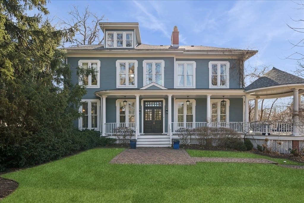 875 Gordon Ter, Winnetka