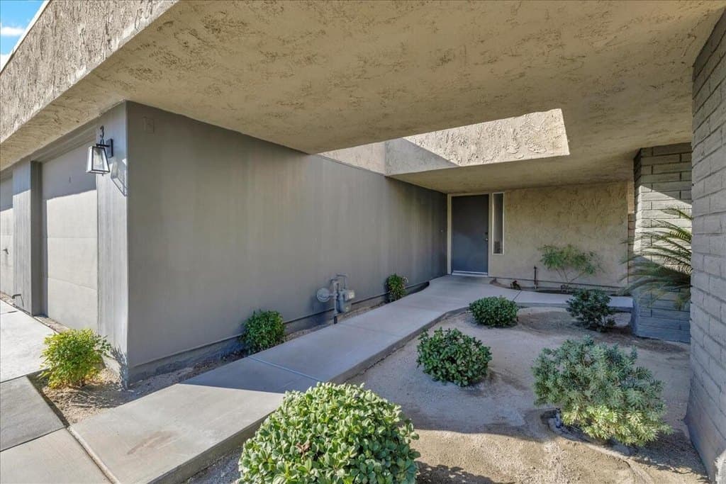 3081 Sunflower Cir W, Palm Springs