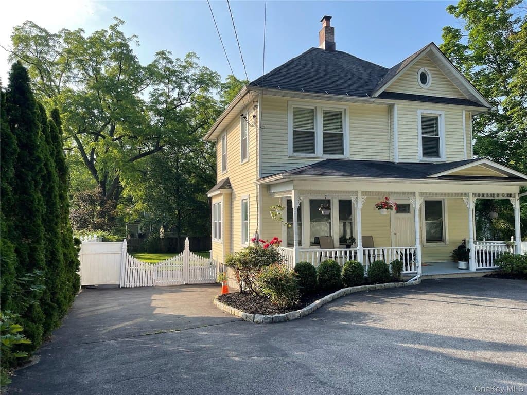 73 S Bedford Rd, Chappaqua