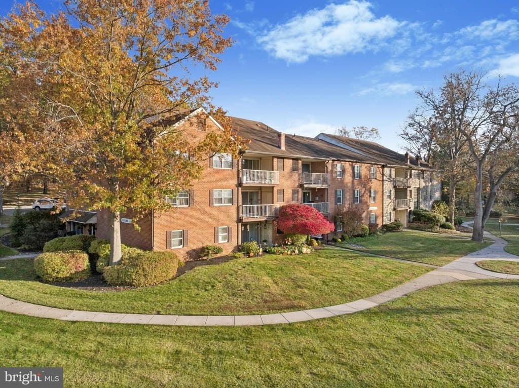 71 Drummers Ln, Wayne