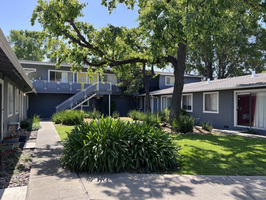 2483-2491 Whitney Dr, Mountain View