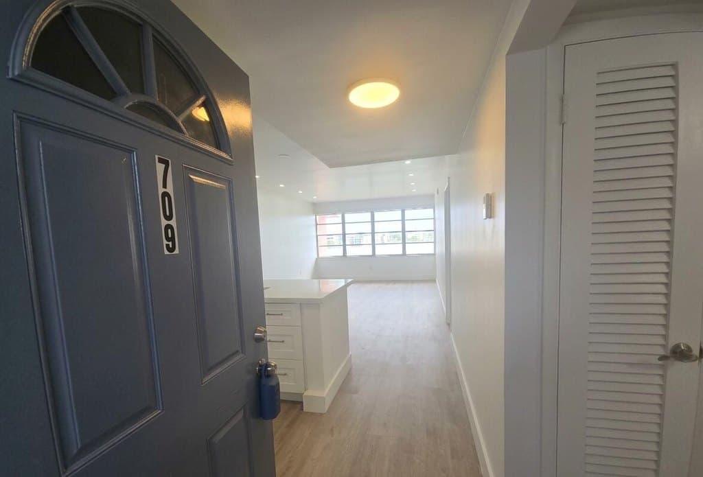 18555 NE 14th Ave Apt 709