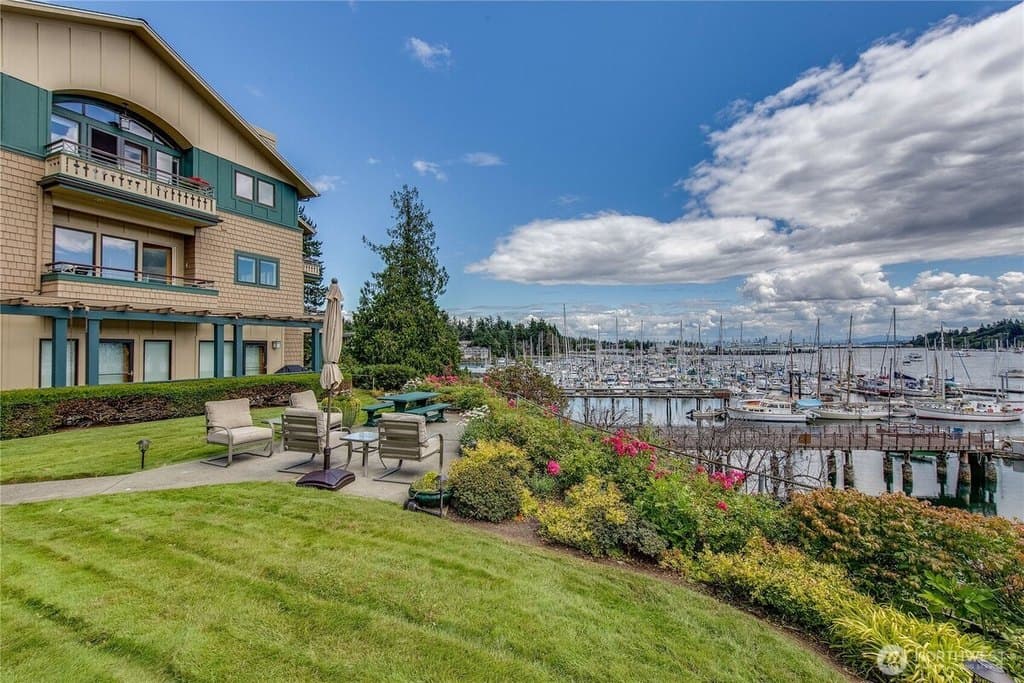 546 Wood Ave SW Unit 3K, Bainbridge Island