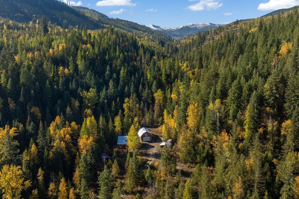 6684 Upper Pack River Rd, Sandpoint