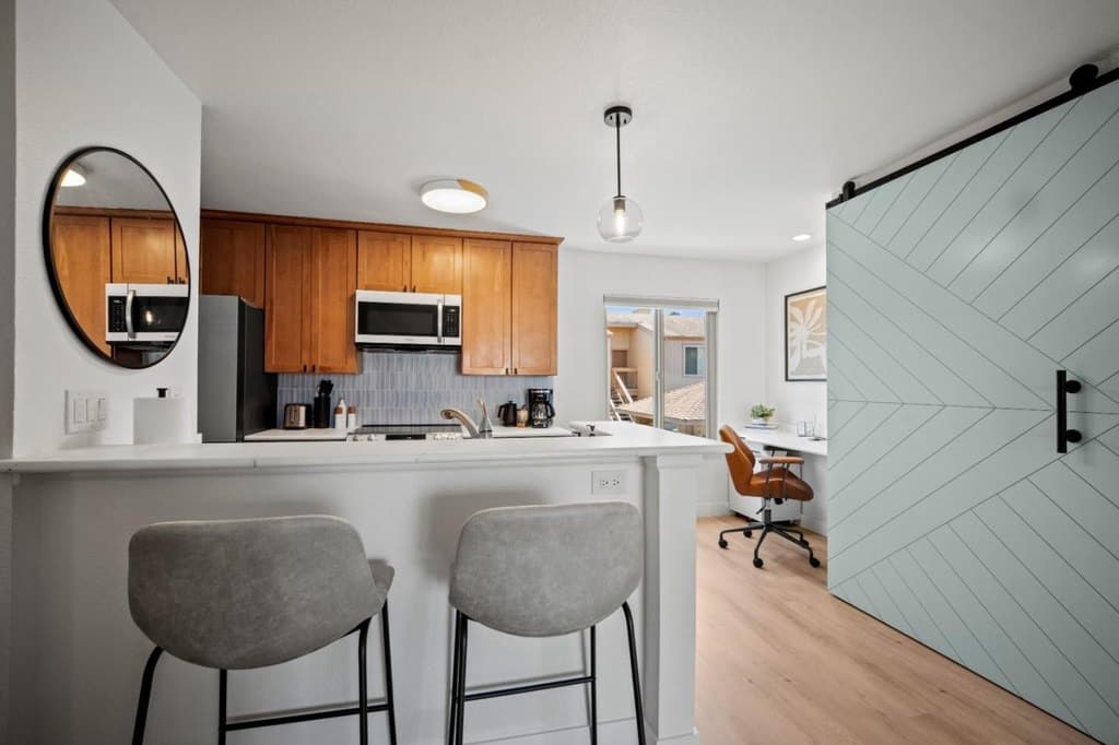 300 Glenwood Cir Apt 308, Monterey