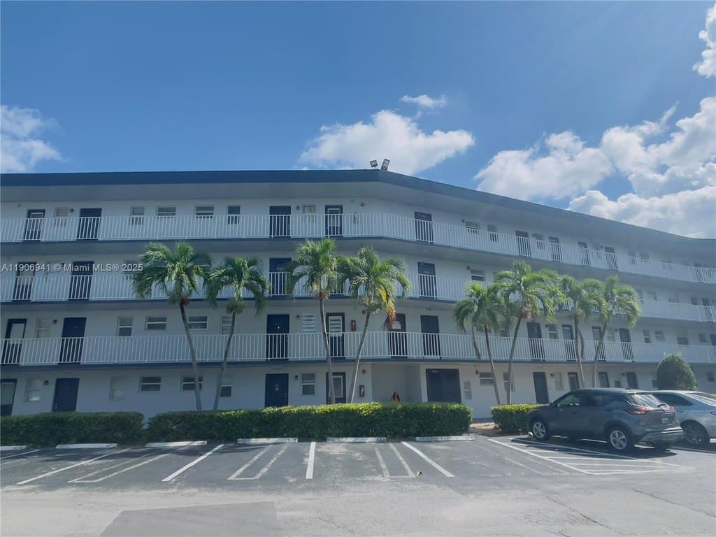 443 NE 195th St Apt 338