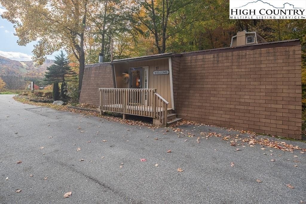 21 Creekside Rd Unit A, Banner Elk