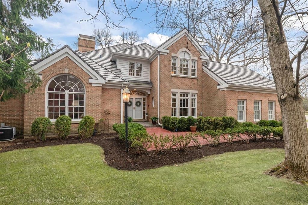 852 Gloucester Xing, Lake Forest