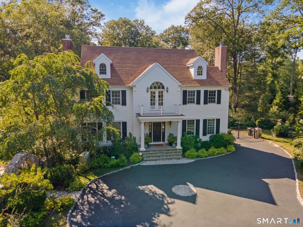 98 Indian Waters Dr, New Canaan