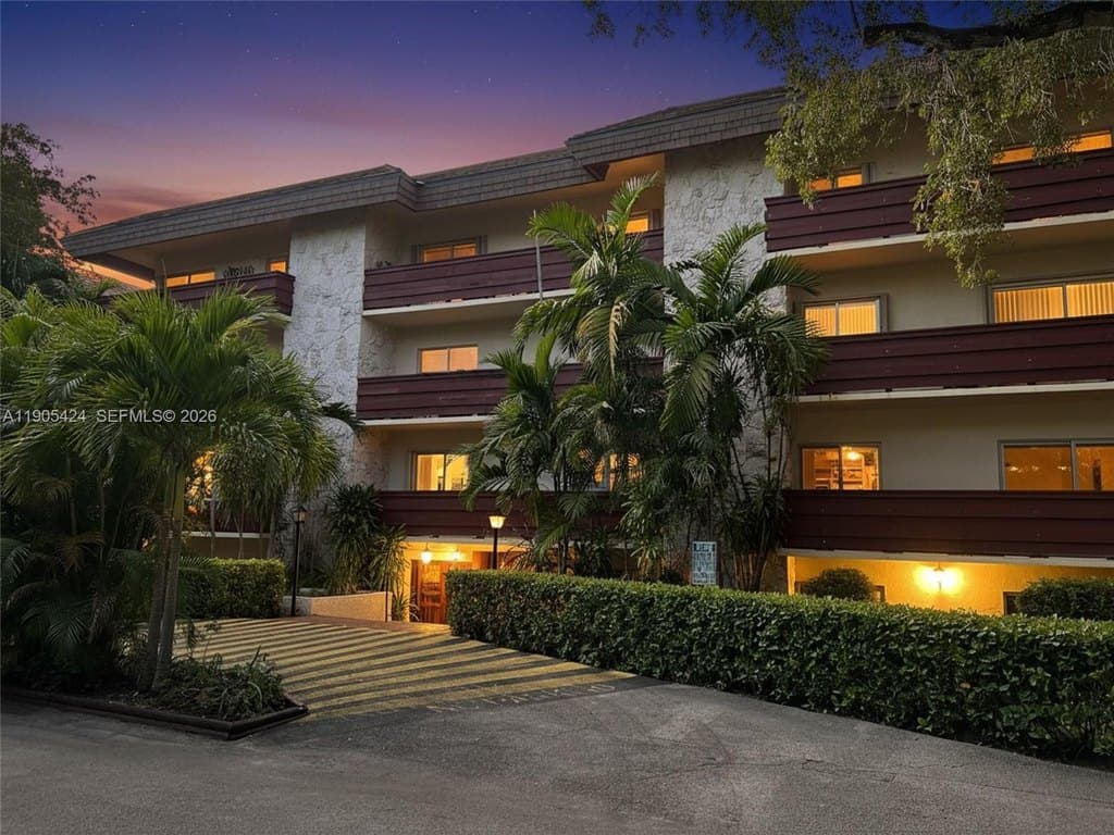 1205 Mariposa Ave Apt 402, Coral Gables