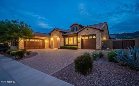 2915 E Constance Way