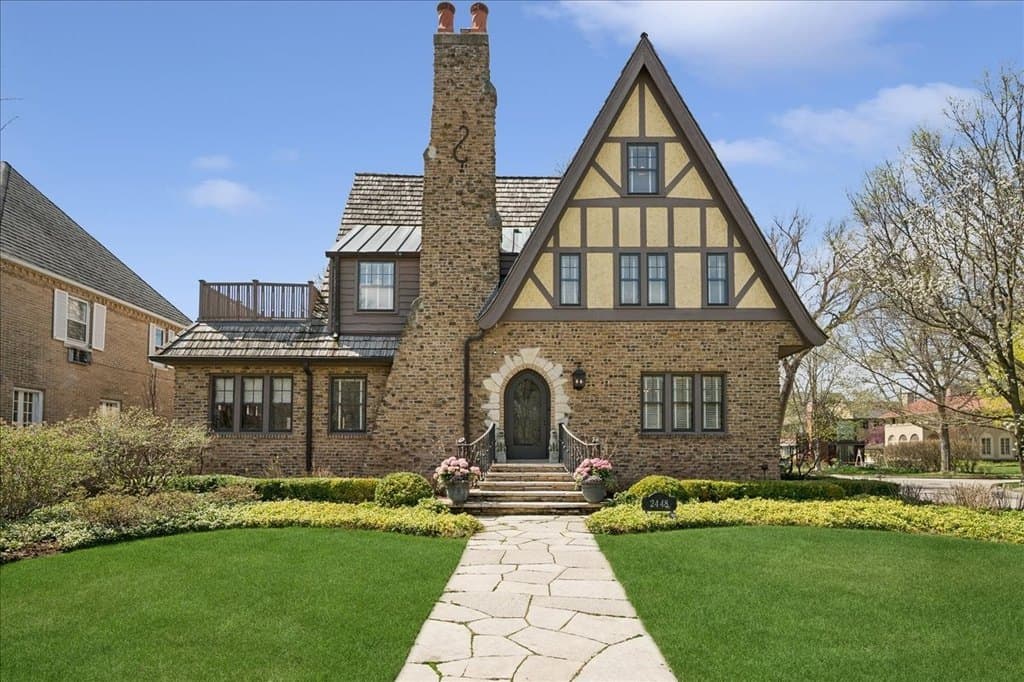 2448 Lincolnwood Dr, Evanston