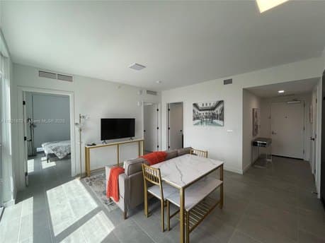 227 NE 2nd St Apt 1606
