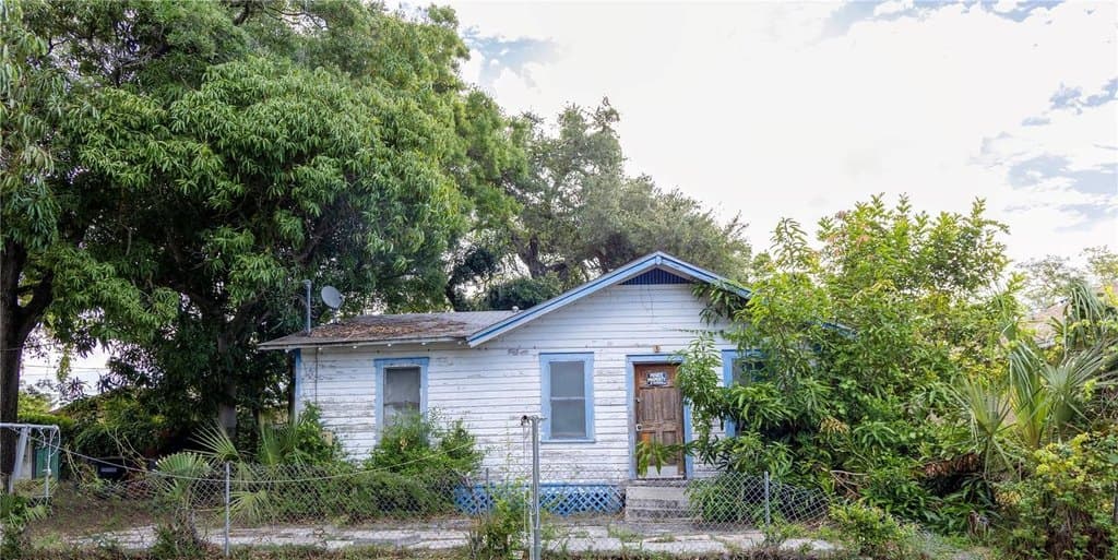 1139 Harveys Ln, Clearwater