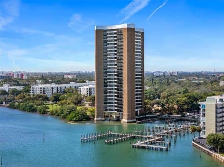 720 NE 69th St Apt 11S