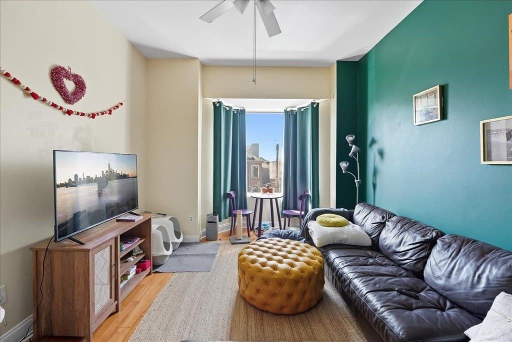100 Leonard St Apt 3L, Jersey City
