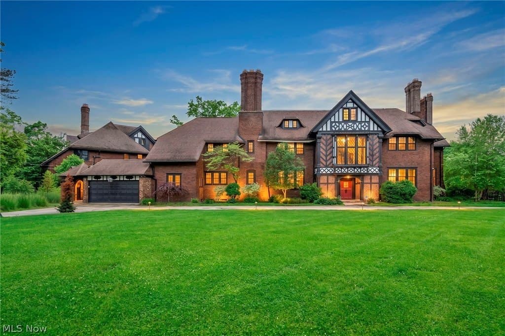 16310 S Woodland Rd, Shaker Heights