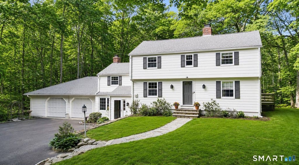 493 Valley Rd, New Canaan
