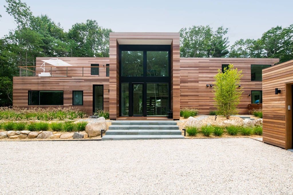 172 Old Rd NW, East Hampton