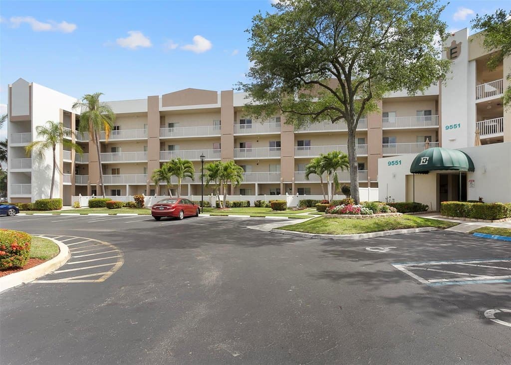 9551 Weldon Cir Apt 404, Fort Lauderdale