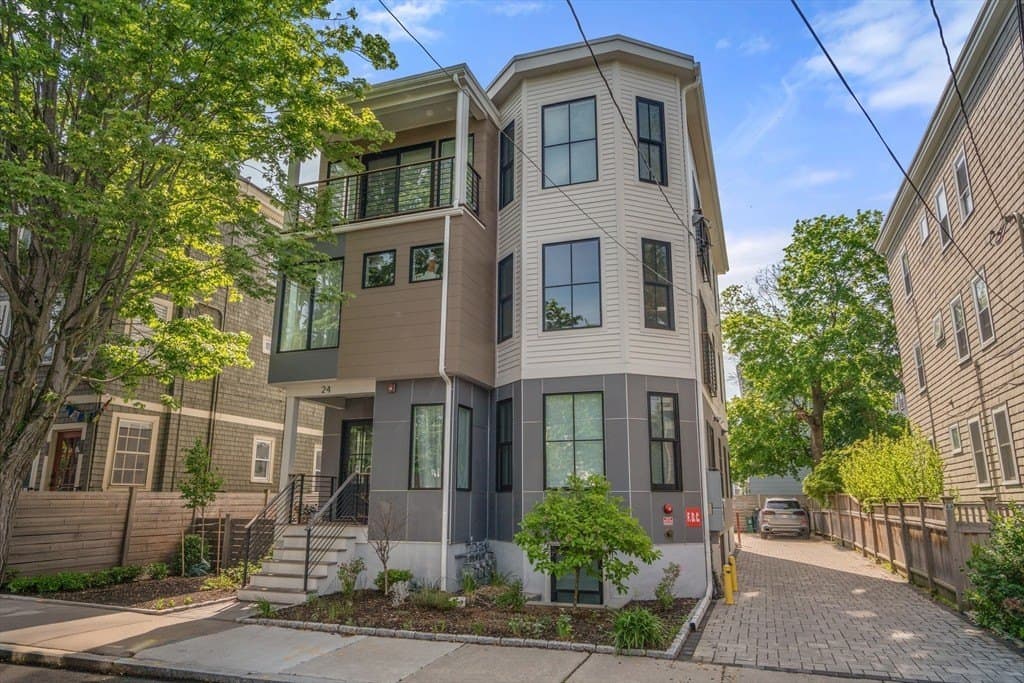 24 Camp St Unit 3, Cambridge