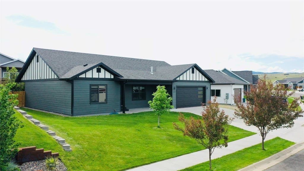 1007 Meriwether Dr E, Livingston